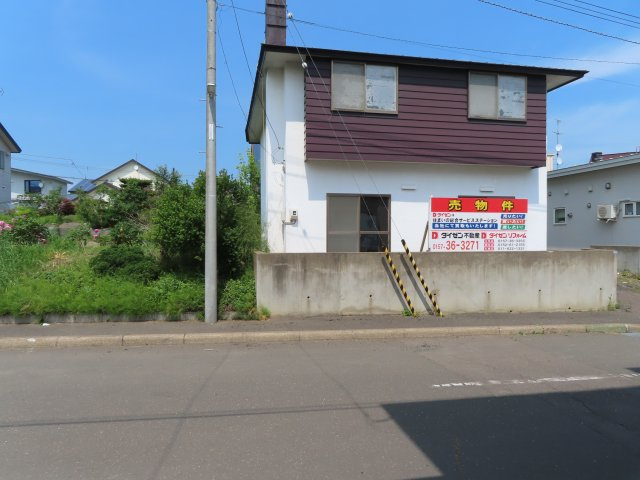 北見市高砂町１２番３号　中古売家の前面道路含む現地写真|前面道路含む現地写真です