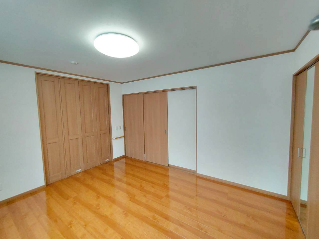 貝塚2丁目中古住宅【非常にきれいです！】の洋室