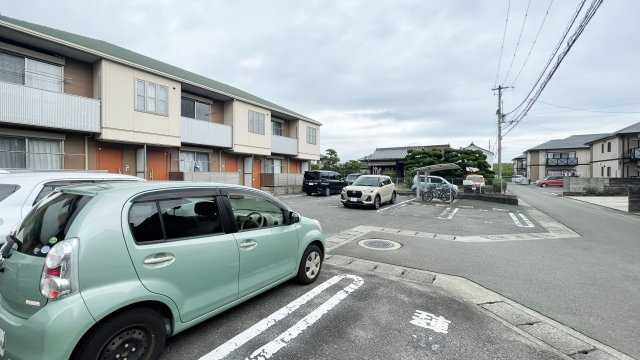 グランマスト春日　C棟の駐車場