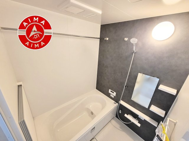 福岡市東区八田3丁目第14-2棟（1号棟）の内観：施工例|1日の疲れを癒してくれる広々バスルーム。雨の日のお洗濯にも大活躍な浴室乾燥機付です！