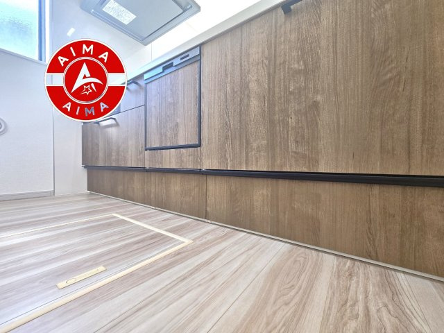 福岡市東区八田3丁目第14-2棟（1号棟）の内観：施工例|ご家族を近くに感じられる対面キッチンのLDK。会話もはずみそうですね。