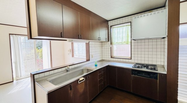 匝瑳市長谷　中古戸建のキッチン|敷地約291坪ドックランが可能です 駐車3台可 ７SLDK暖炉付 リビング吹抜 　海岸まで車約4分 