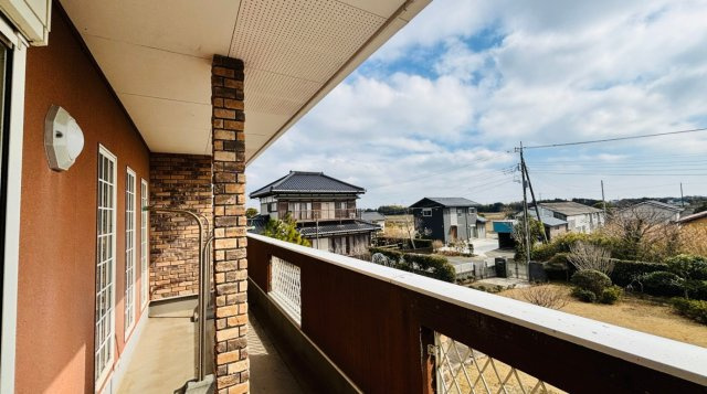 匝瑳市長谷　中古戸建のバルコニー|敷地約291坪ドックランが可能です 駐車3台可 ７SLDK暖炉付 リビング吹抜 　海岸まで車約4分 