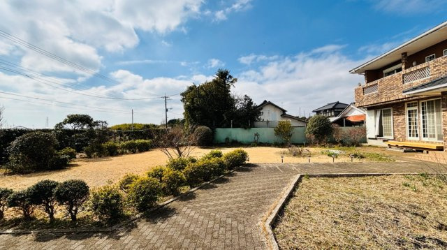 匝瑳市長谷　中古戸建の庭|敷地約291坪ドックランが可能です 駐車3台可 ７SLDK暖炉付 リビング吹抜 　海岸まで車約4分 