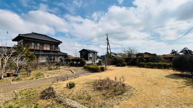 匝瑳市長谷　中古戸建の庭|敷地約291坪ドックランが可能です 駐車3台可 ７SLDK暖炉付 リビング吹抜 　海岸まで車約4分 