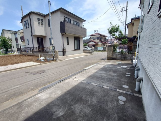 川越市寺尾中古戸建の前面道路含む現地写真
