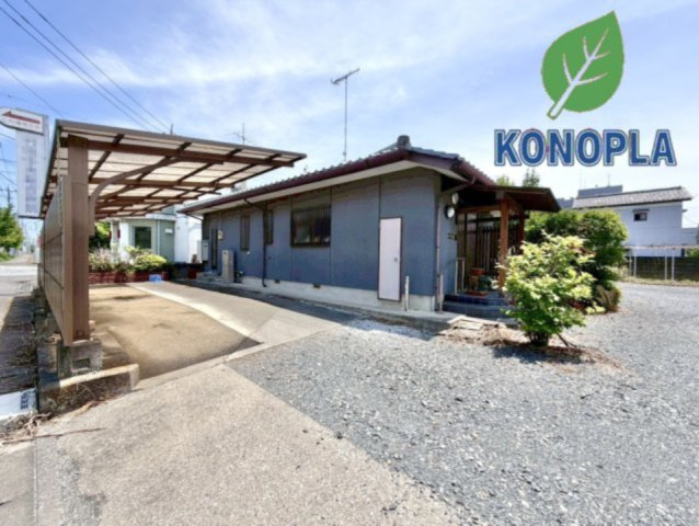 【中古戸建】行田市富士見1丁目の外観|■外観｜愛車を雨や雹、鳥の糞などから守ることができる嬉しいカーポート付き♪