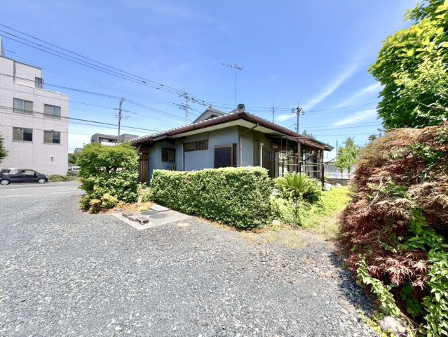 【中古戸建】行田市富士見1丁目の外観|■外観｜爽やかな青い外壁は青空によく馴染につつも目を引き、街並みに映えるデザインの住宅となっています♪