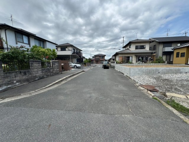 【前面道路含む現地写真】の画像