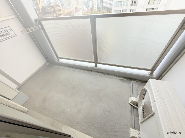 レジディア京町堀　仲介手数料無料のバルコニー