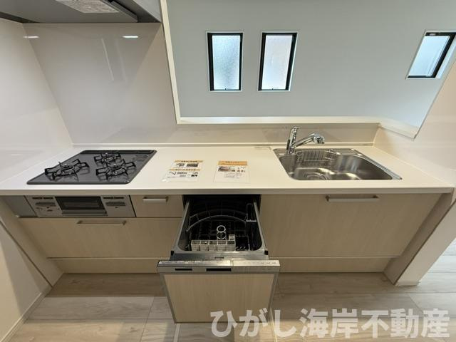 平塚市幸町　新築戸建　全2棟のキッチン|食洗器付きシステムキッチン