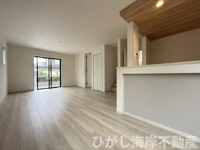 平塚市幸町　新築戸建　全2棟の居間・リビング|19.2帖　LDK