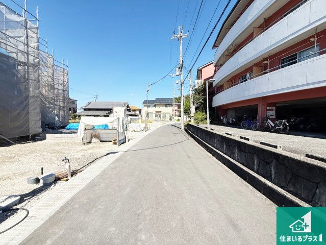 ◆南河内郡河南町東山　第1期　新築一戸建ての前面道路含む現地写真|周辺は落ち着いた街並みの住宅地！子育てがしやすい住環境です！まだ未完成ですが、現地でしかわからない事もございます。是非一度ご覧ください。