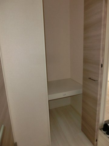 シャトレーパインの収納|玄関横　物入