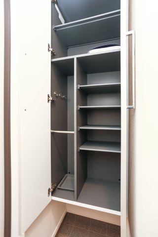 サヴォイ ラ・ピエル サフィール　12階の収納|別号室のものになります。現状優先。