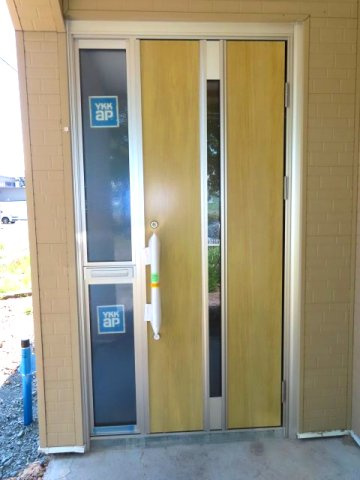 北見市緑町６丁目２番１号　中古売家の玄関|【リフォーム中】玄関ドアはYKKの断熱ドアに新品交換致します。