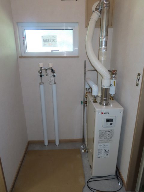 北見市緑町６丁目２番１号　中古売家の脱衣所|【リフォーム中】脱衣場はクロス、クッションフロアの張替えを行います。窓はトリプルサッシに交換済みです。