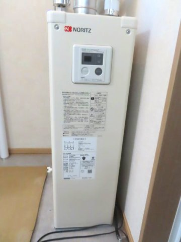 北見市緑町６丁目２番１号　中古売家の発電・温水設備|【リフォーム中】ボイラーはノーリツの灯油ボイラーに交換致しました。