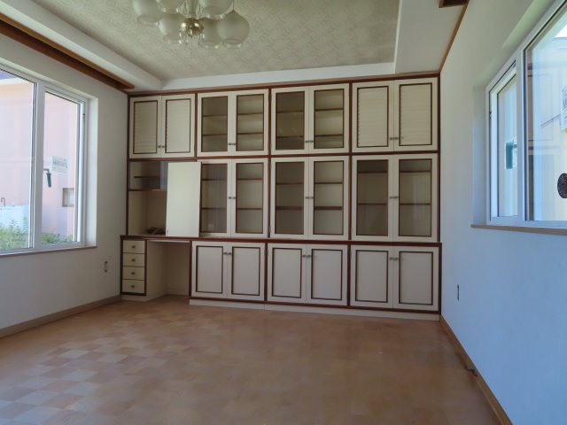 北見市緑町６丁目２番１号　中古売家の和室|【リフォーム中】南側8.58帖1階洋室：窓はトリプルサッシに交換済です。