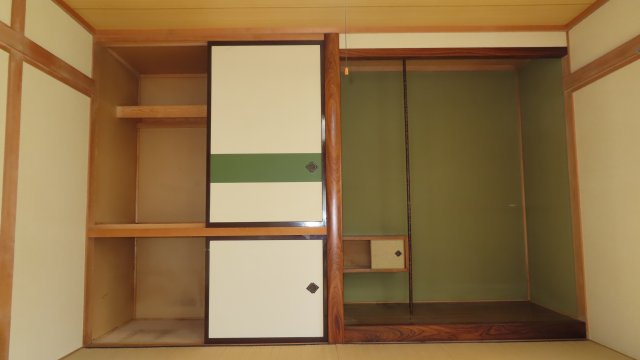 北見市緑町６丁目２番１号　中古売家の和室|【リフォーム前】1階和室8帖：襖は新たにクロス貼りを行います。