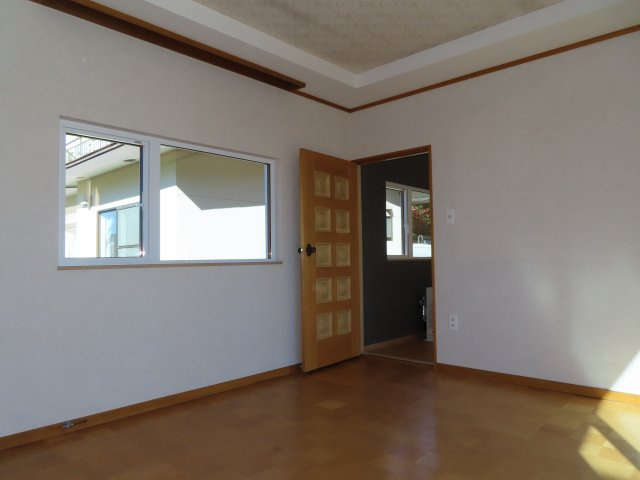 北見市緑町６丁目２番１号　中古売家の和室|【リフォーム前】1階8帖和室です。