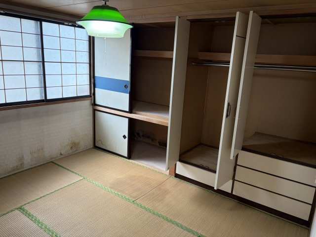 北見市緑町６丁目２番１号　中古売家の和室|【リフォーム前】1階和室6帖：１階和室６帖を洋室に変更します。床はフロア材を貼り天井と壁クロスの貼り替え、押入をオープンクローゼットに変更します。