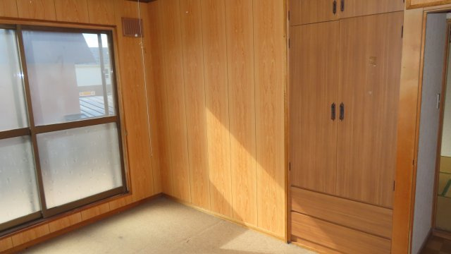 北見市緑町６丁目２番１号　中古売家の洋室|【リフォーム前】2階洋室：床をフロア材に張り替えを行います。