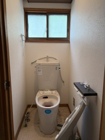 北見市緑町６丁目２番１号　中古売家のトイレ|【リフォーム前】INAX手洗付きトイレに交換します。