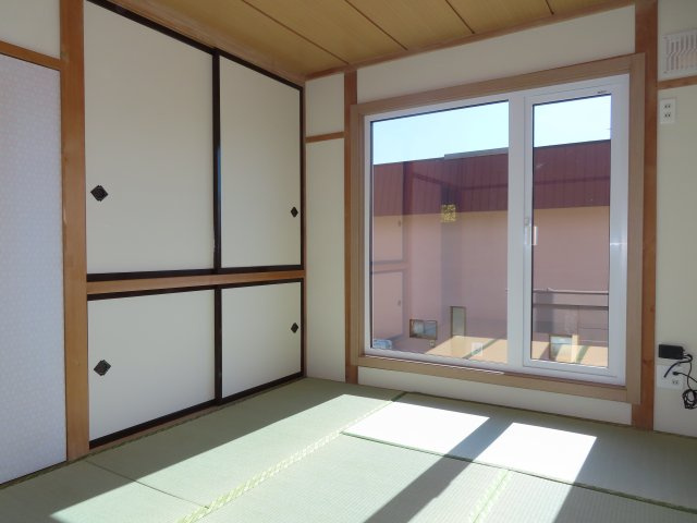 北見市緑町６丁目２番１号　中古売家の和室|【リフォーム前】2階6帖和室です。