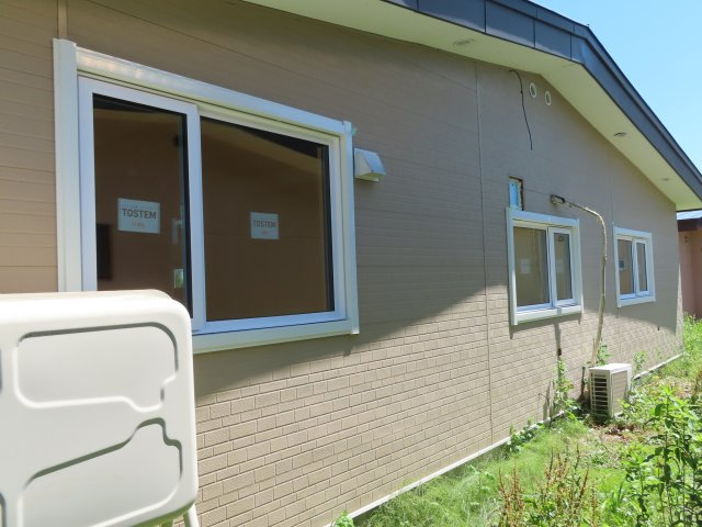 北見市緑町６丁目２番１号　中古売家の外観|【リフォーム中】窓はトリプルサッシに交換致します。