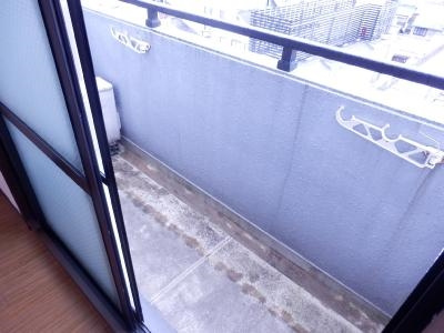 エリーフラッツ西洞院のバルコニー