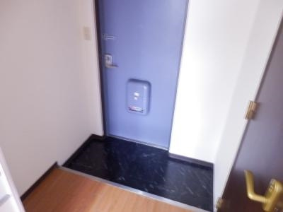 エリーフラッツ西洞院の玄関