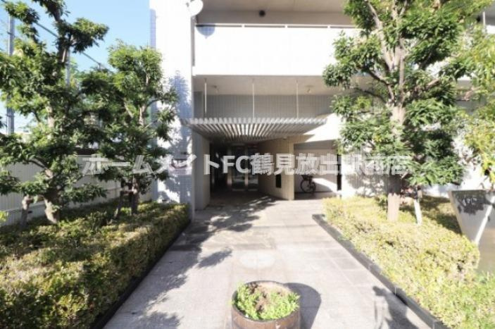 大阪市鶴見区今津中４丁目の賃貸マンションのエントランス