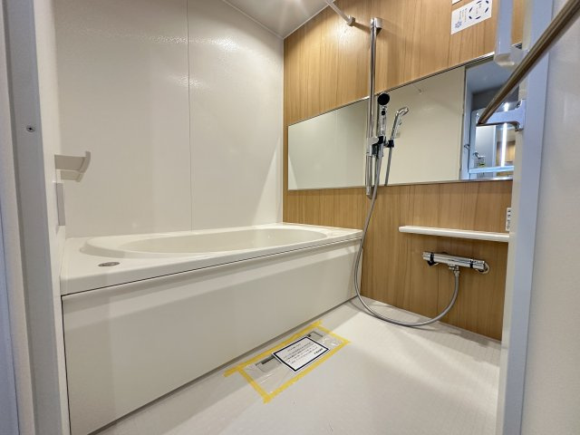 パークコリーナ上大岡アジュールコートの浴室|毎日の疲れを癒すバスタイム。浴室換気乾燥暖房機付きでお風呂の環境の維持にも。
