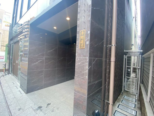 サンレイズ本町二丁目のエントランス