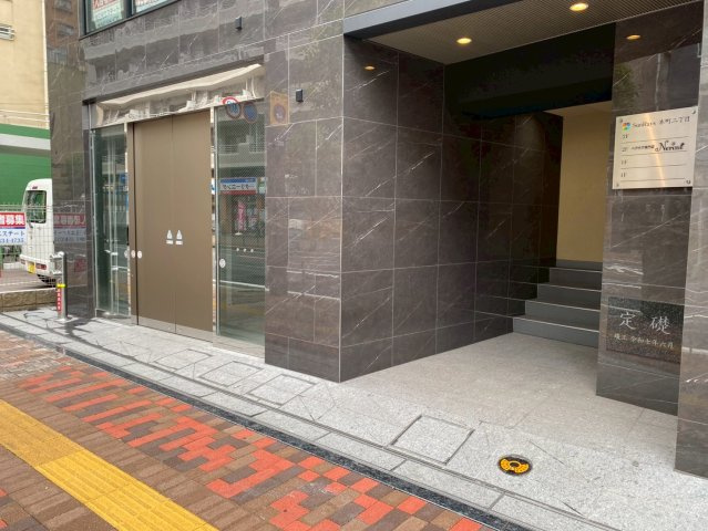 サンレイズ本町二丁目のエントランス