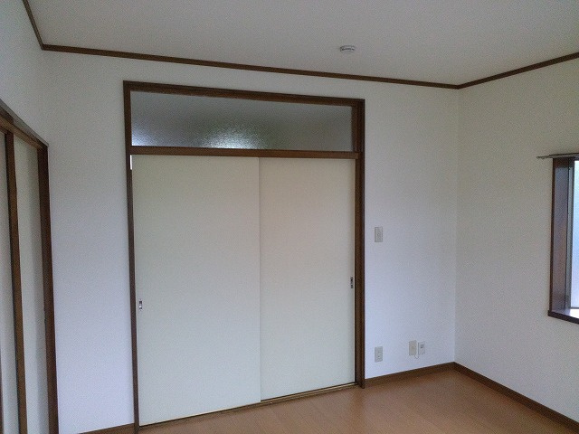 厚木市温水のアパートの洋室