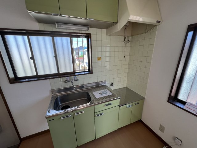 メイプルよりずみＡのキッチン|参考写真　窓があり明るいキッチン