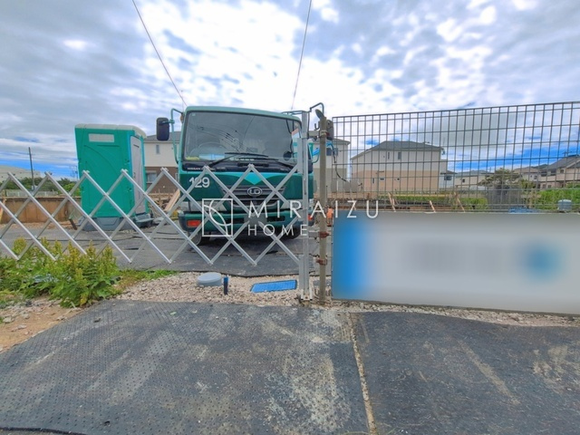 【前面道路含む現地写真】 | 贅沢な暮らしにぴったり設備が魅力♪家事導線の良い水回りで毎日綺麗家事もラクラク♪早朝、夜間問わず現地見学＆周辺環境ご案内致します♪