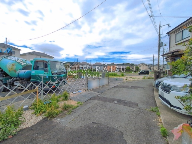 【外観】 | 青く澄み渡った綺麗な空と、陽の光をたっぷりと受ける、そんな新築住宅で新生活をスタートしてみませんか？見学・ご相談等、ミライズホーム(株)までお気軽にご連絡下さい♪