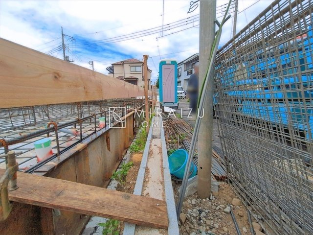 【前面道路含む現地写真】 | プライバシー性と開放感を高める住環境。陽当たりの良い開かれたロケーションを活かし、心地よい暮らしをプランニング