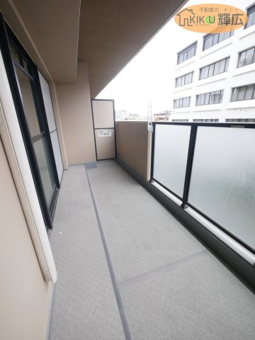 パレロワイヤル姫路駅前　4階のバルコニー