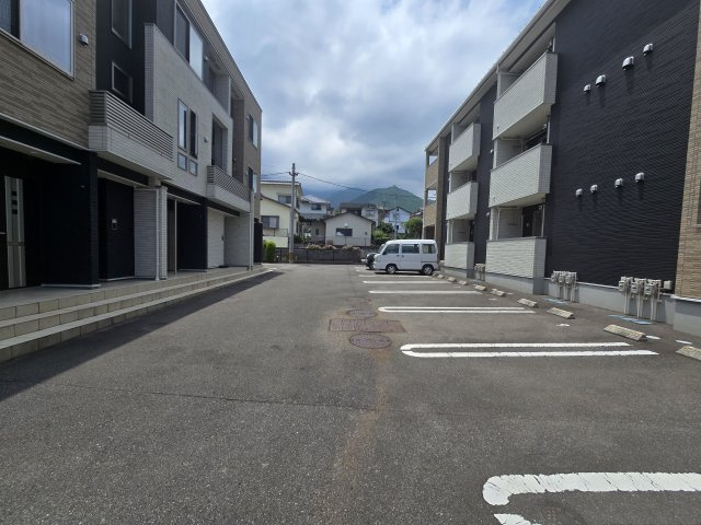 【駐車場】
