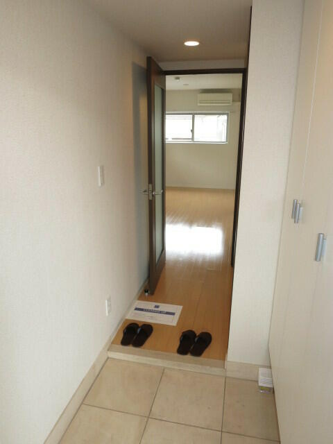 調布市八雲台１丁目の賃貸マンションの玄関