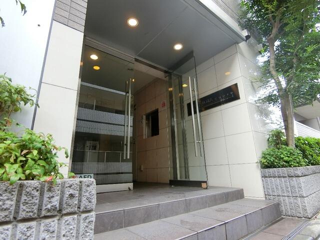 調布市八雲台１丁目の賃貸マンションのエントランス