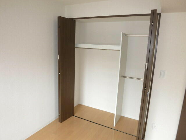 調布市八雲台１丁目の賃貸マンションの収納