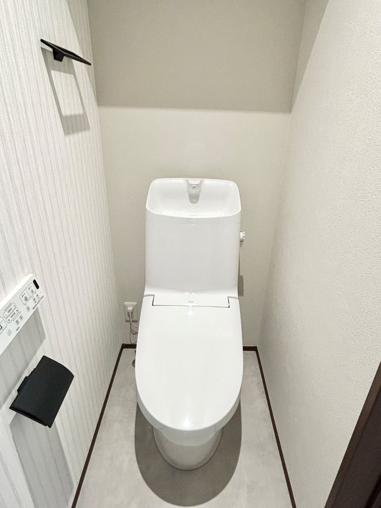 「駐車４台可能な4LDK」高知市中万々建売2のトイレ|2階にもトイレを完備。※写真はイメージです