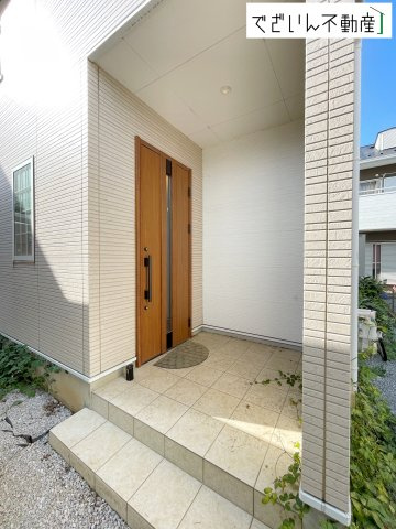 【玄関】 | 深谷市上柴町西2丁目　中古住宅   | 現地(2026年7月撮影)