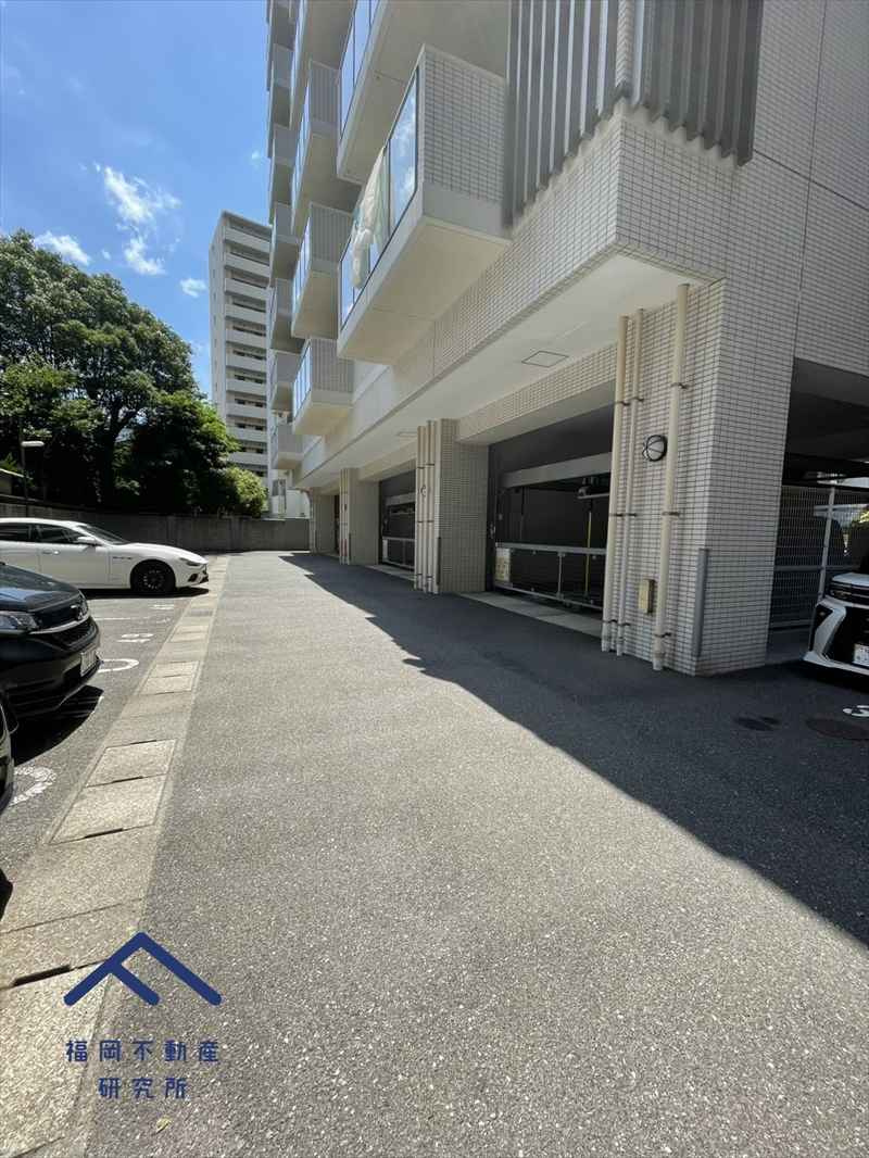 ヒューマインド美野島並木通りの駐車場