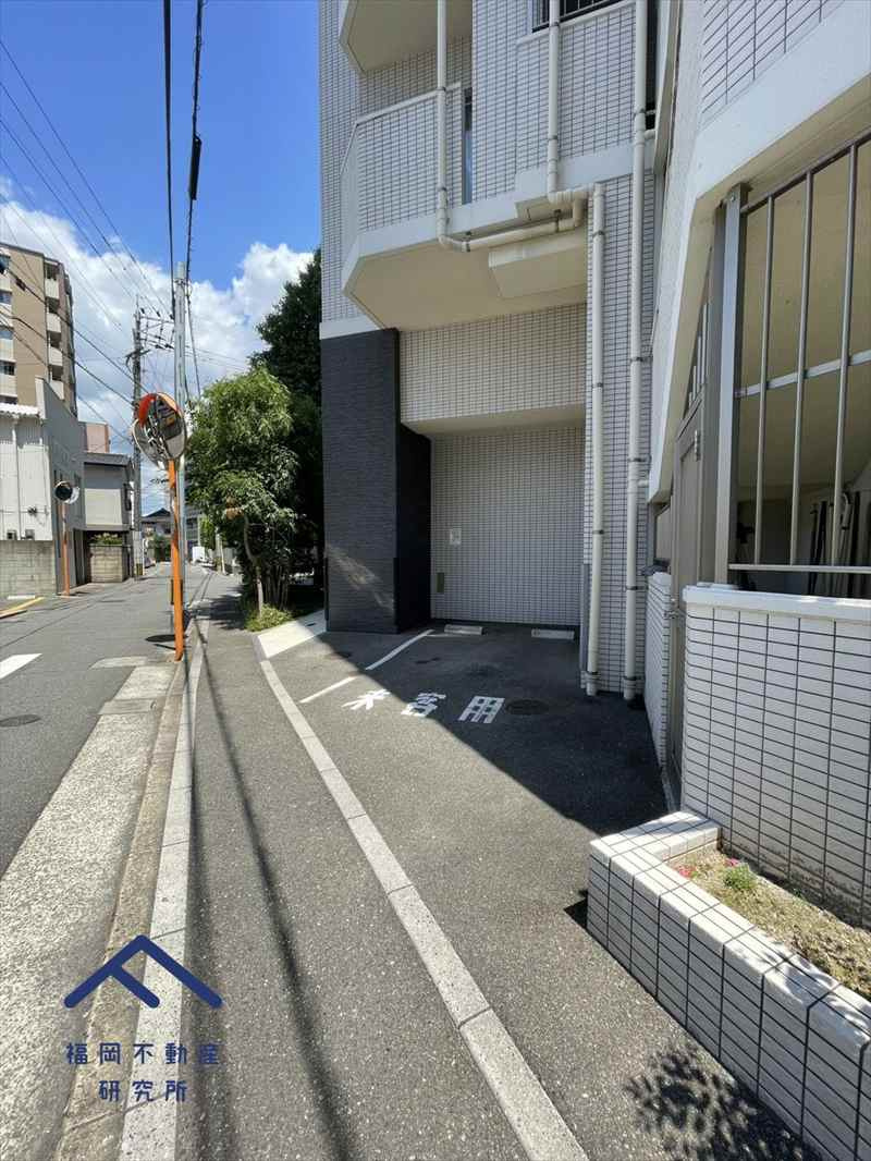 ヒューマインド美野島並木通りの駐車場